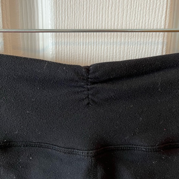 Lululemon Gather and Crow Cropped Legging sz 6 - Picture 5 of 10